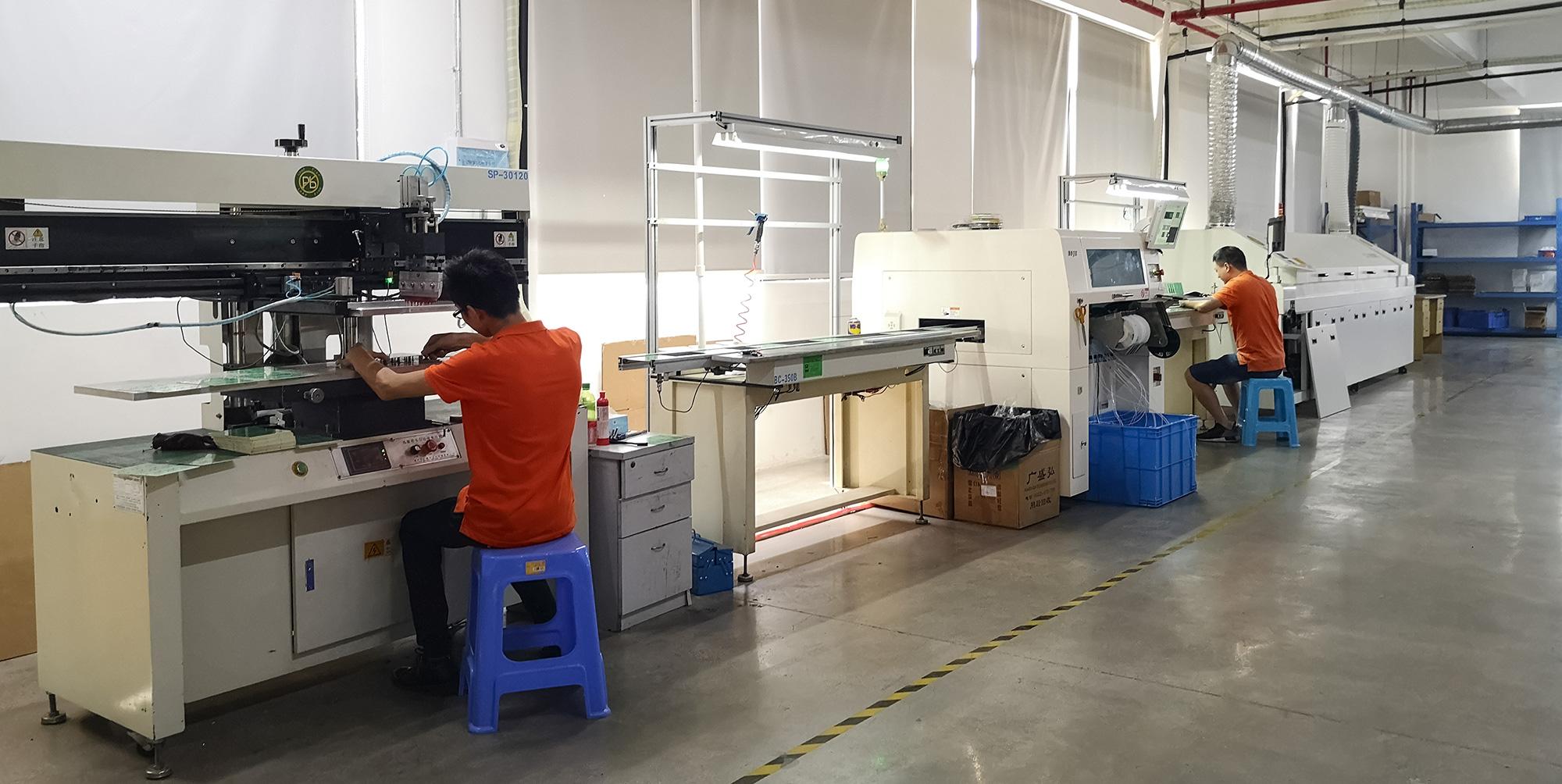 SMT workshop equipment and operators for LED lighting production